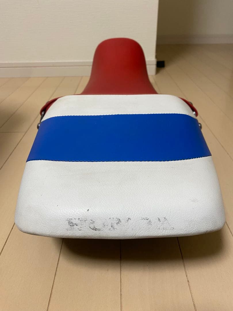 FTR223 純正？　トラッカーシート　トリコロールカラーです。