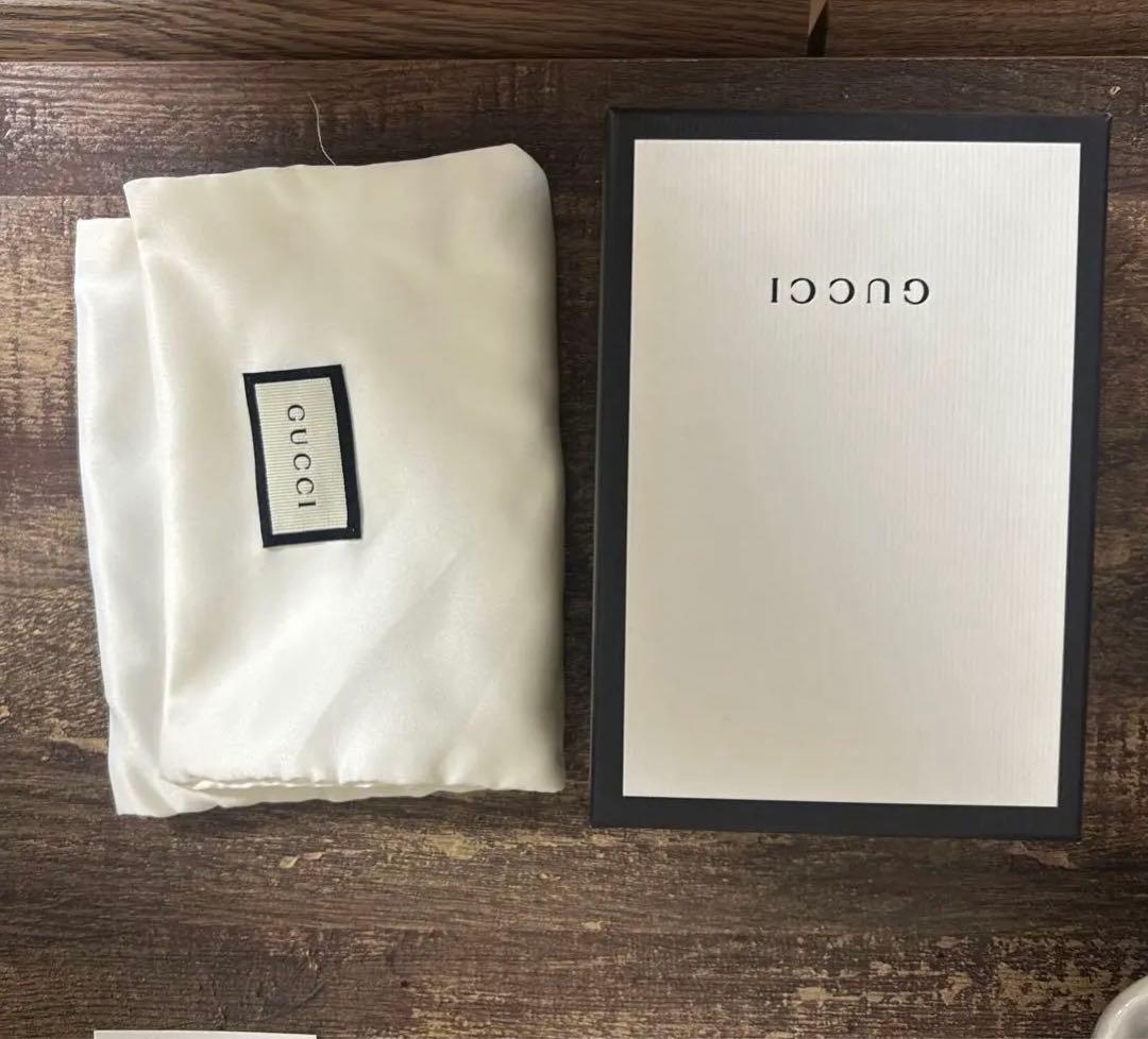 GUCCI ベージュ 二つ折り財布 GGロゴ