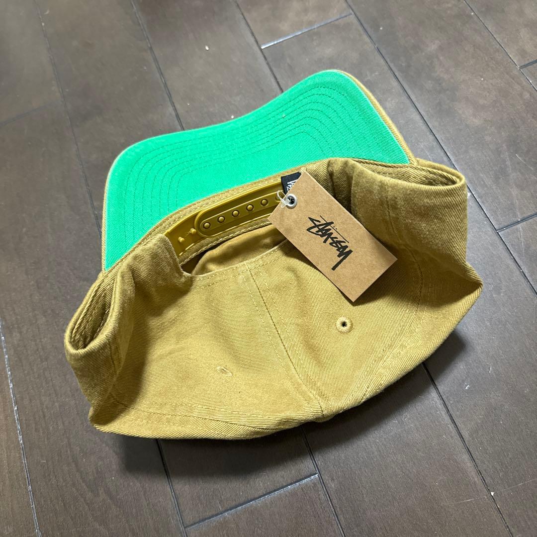 Stussy カーキキャップ ロゴ刺繍入り