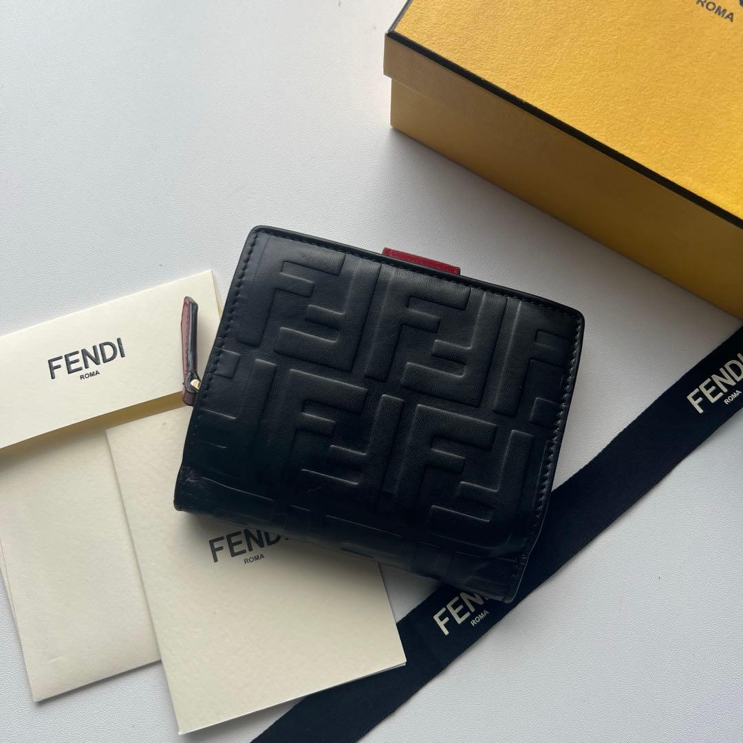 224 極上美品 FENDI フェンディ ズッカ 2つ折り財布