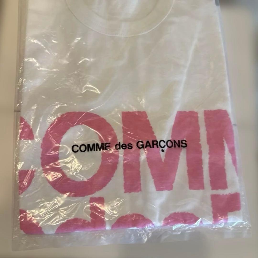 【新品】COMME des GARÇONS プリントTシャツ ホワイト/ピンク