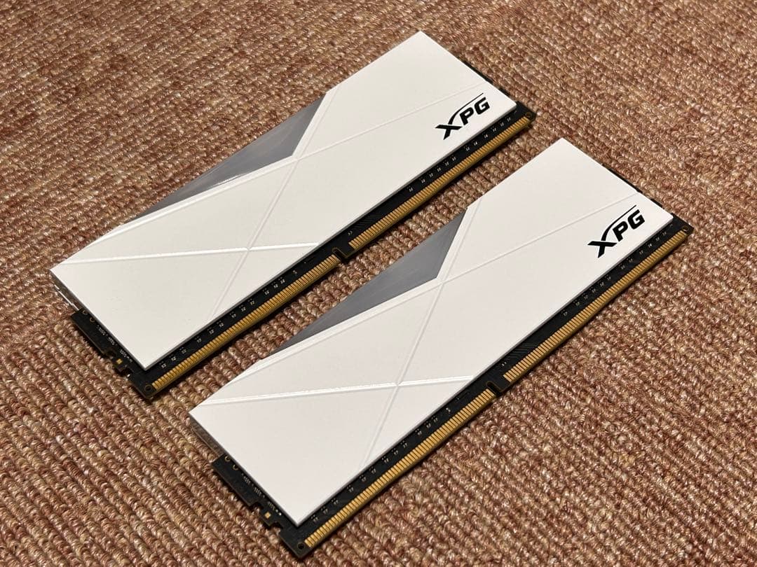 N*e様 XPG DDR4 16GB メモリー RGB ホワイト AX4U320