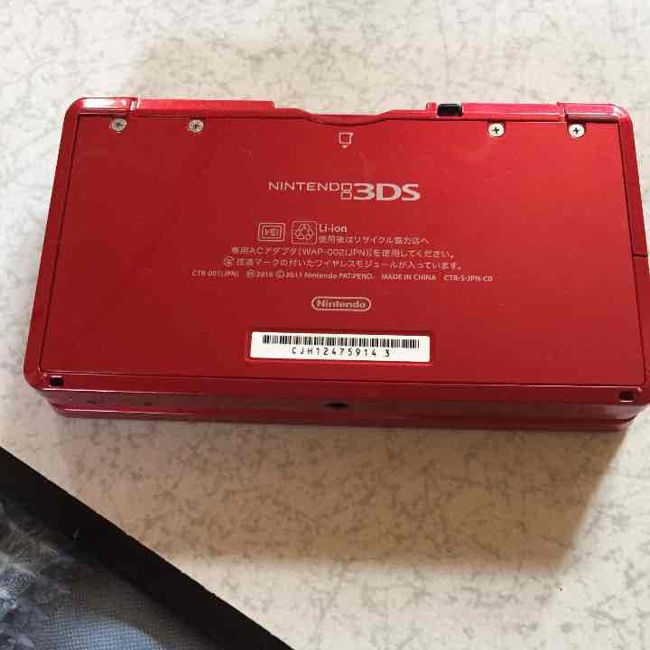 ほぼ新品任天堂3DS レッド