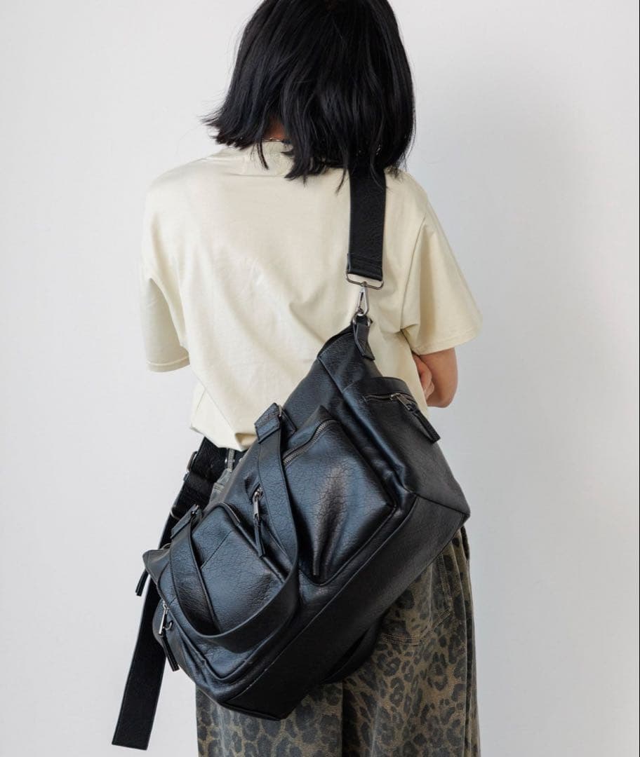 《UNISEX/500mlペットボトルも入る》10ポケットボストンバッグ