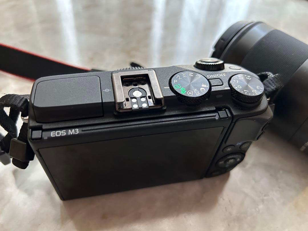 Canon EOS M3 ミラーレスカメラ 本体とレンズ付き
