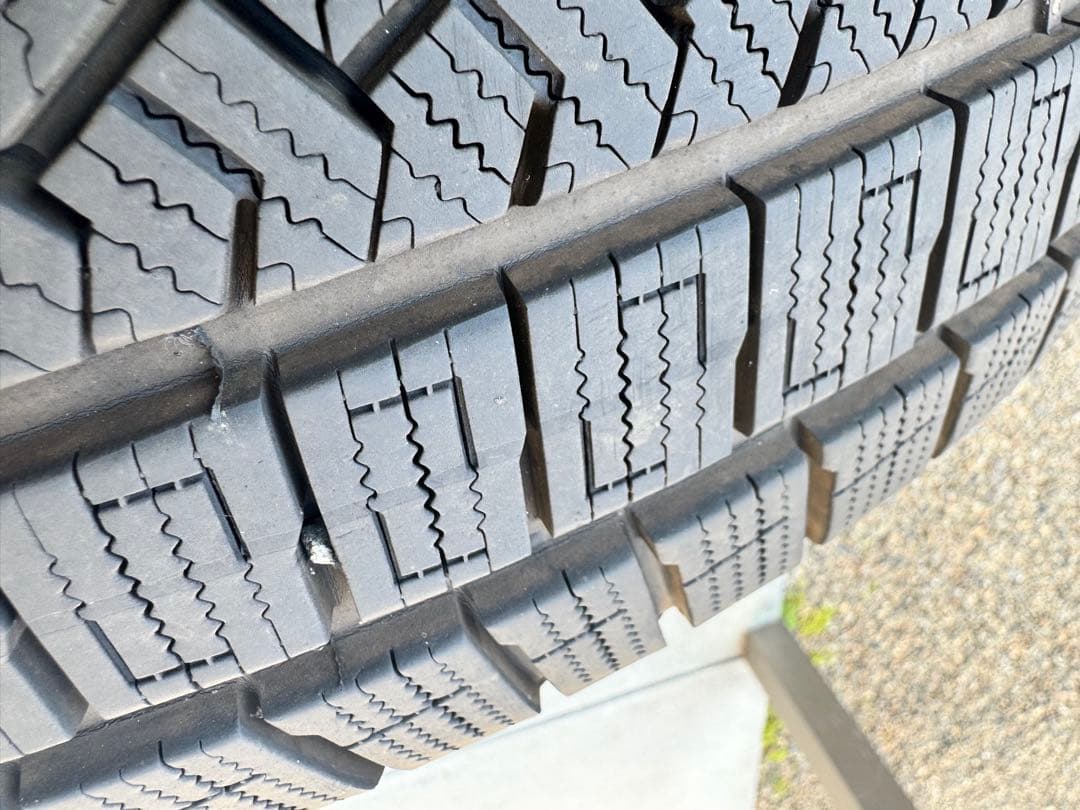 ピレリ ICE ZERO 225/60R17 アルファード 送料込