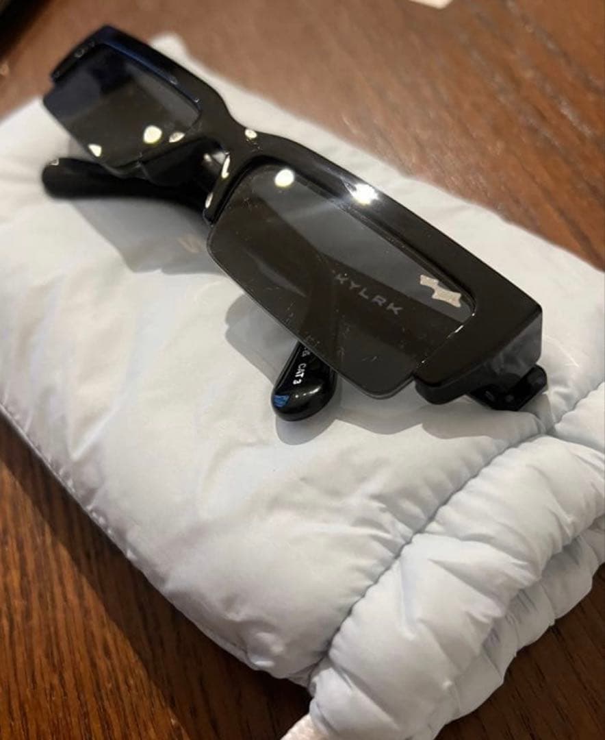 SKYLRK ブラックサングラス 専用ケース付き