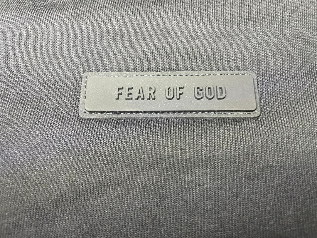E*e様 新品☆Fear of God ロゴTシャツEssentials 黒・サ