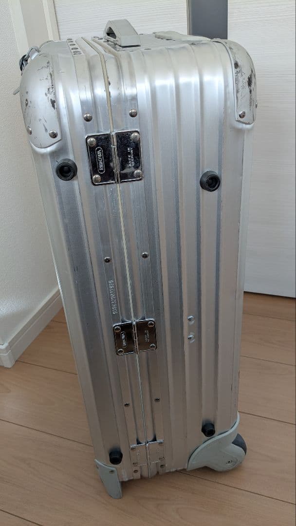 希少性高い2輪　Rimowa キャリーケース　スーツケース