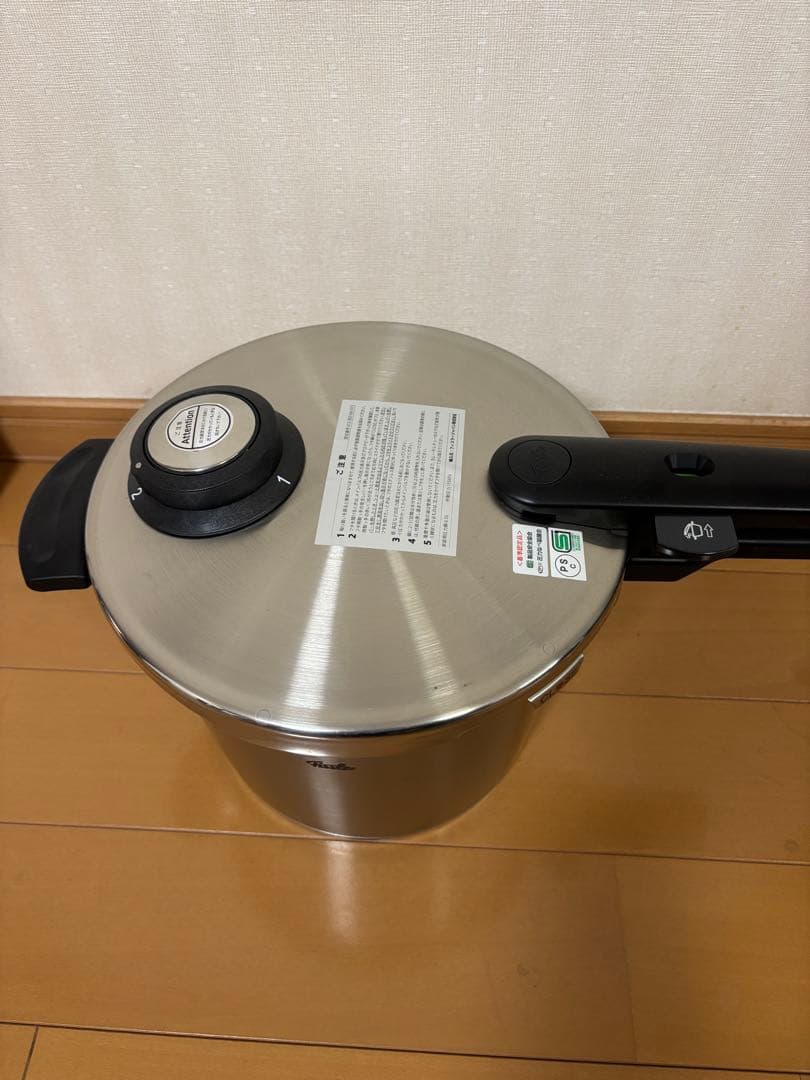 【新品】フィスラー　圧力鍋　6リットル