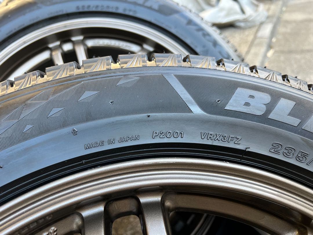 BLIZZAK 235/50R18 スタッドレスタイヤ ホイール　 4本セット