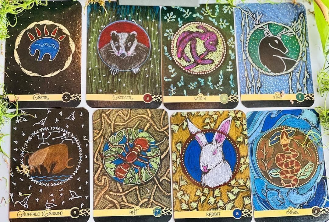 【正規品オラクルカード】希少品✨ミステリアスで神秘的な動物たちのデッキ／金縁