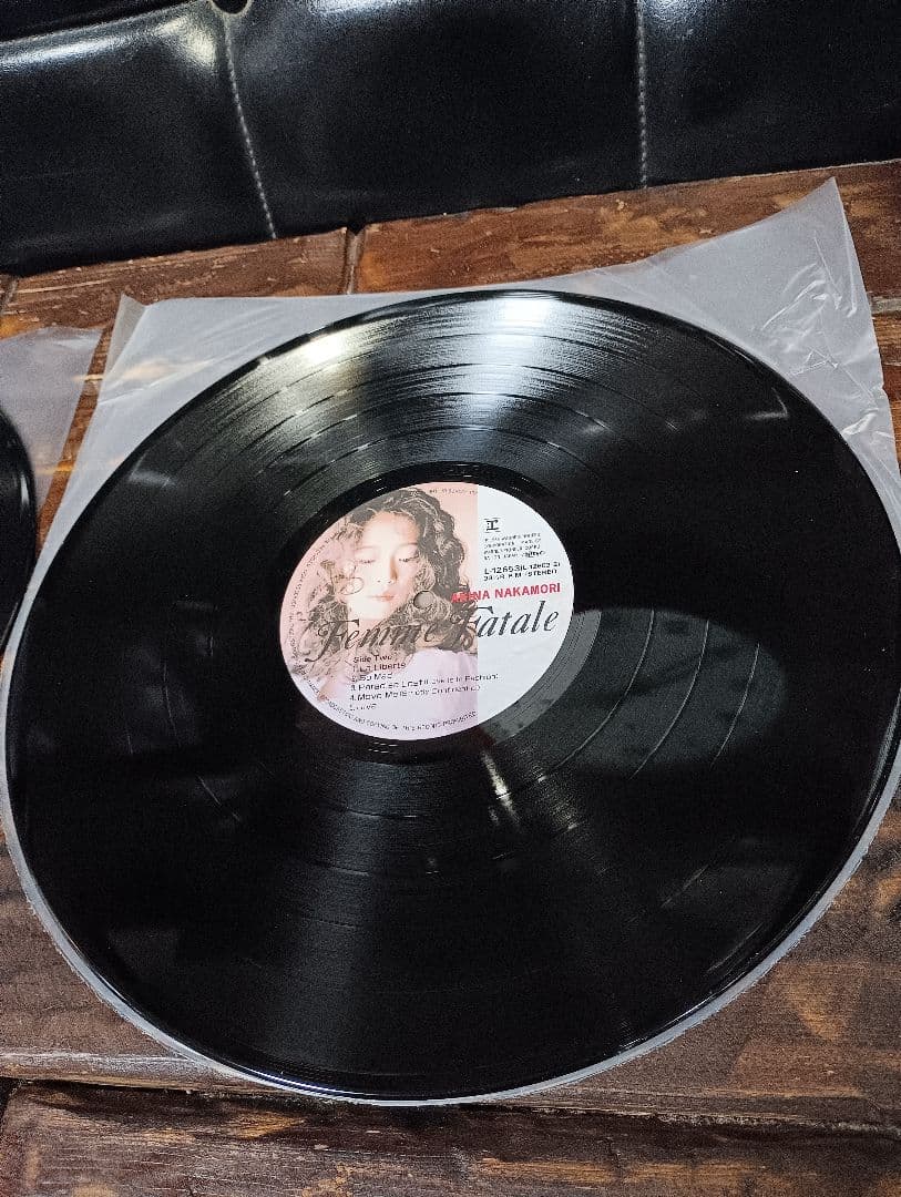 レコード　２枚　中森明菜　ファム・ファタール　クリムゾン　シティポップ　和ブギー