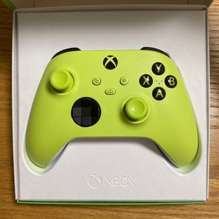 Xbox ワイヤレス コントローラー (エレクトリック ボルト)