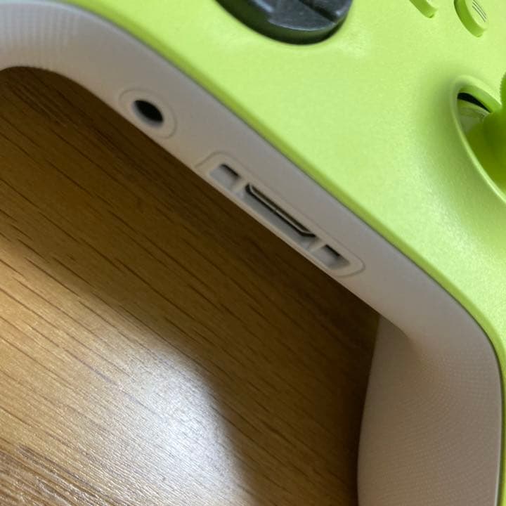 Xbox ワイヤレス コントローラー (エレクトリック ボルト)
