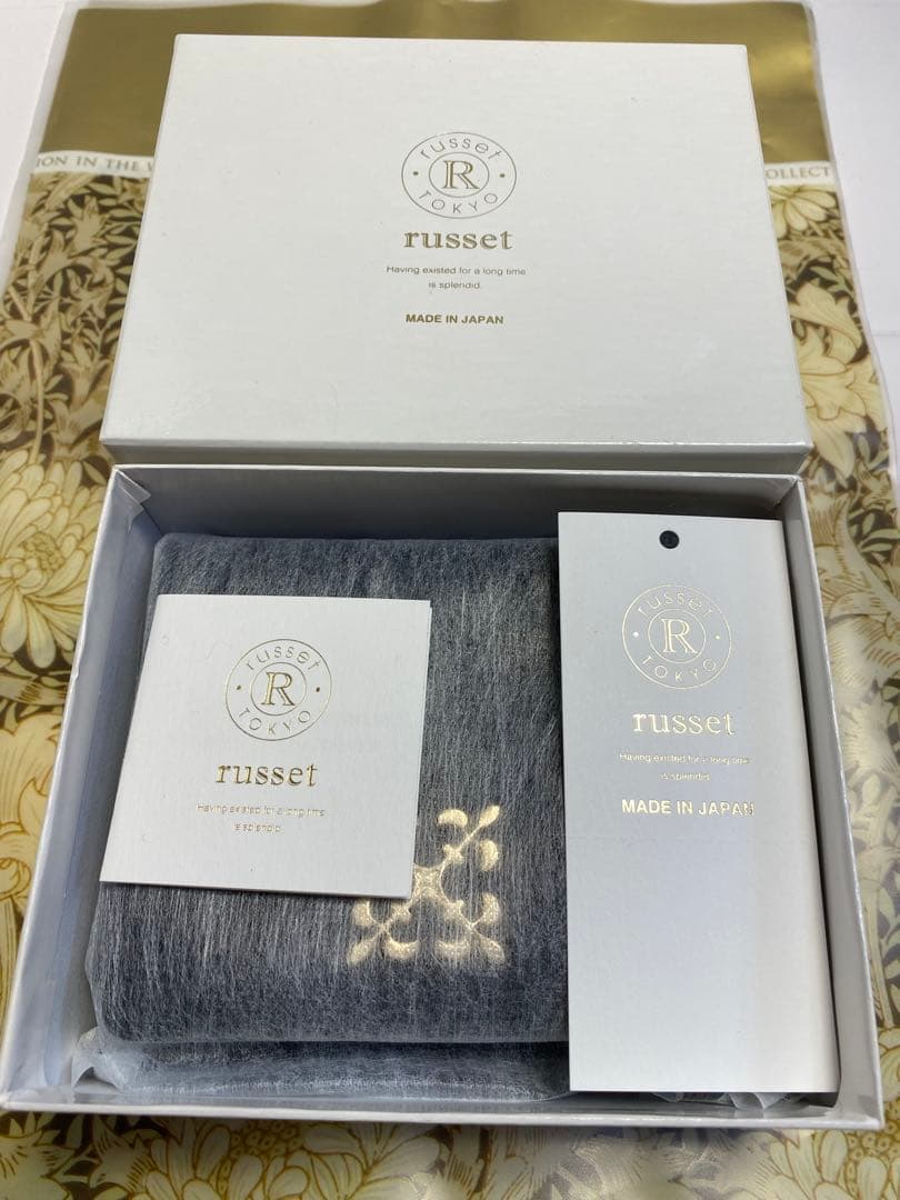 新品未使用ラシットrusset モノグラムプレート二つ折りジップハーフウォレット