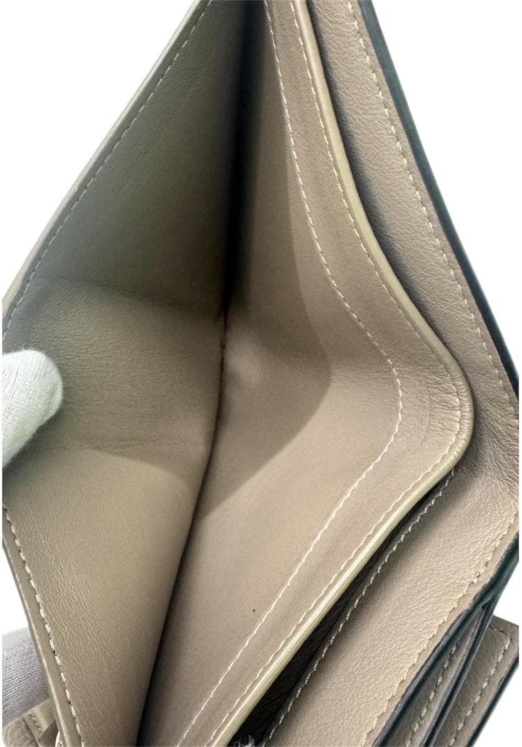 ★FENDI フェンディ 二つ折り財布 ピーカブー ターンロック