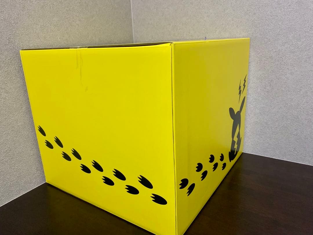新品　ポケモン30周年記念おかえり!ピカチュウ1/1 専用BOX