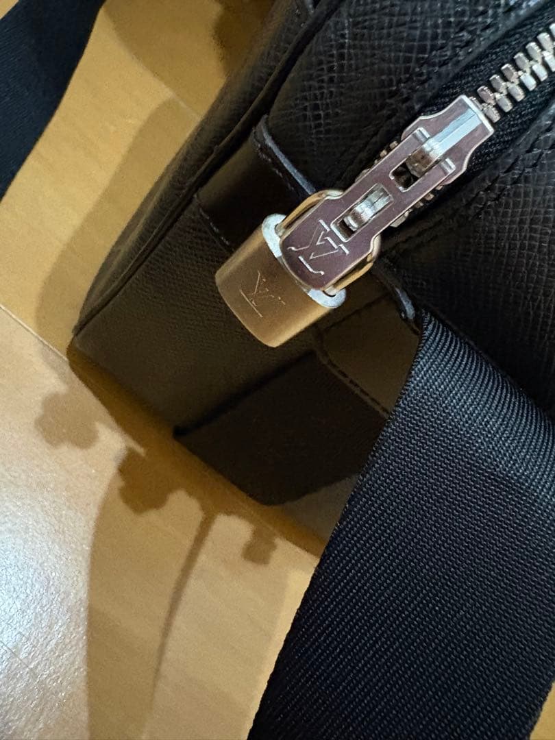 VUITTON タイガ リポーター