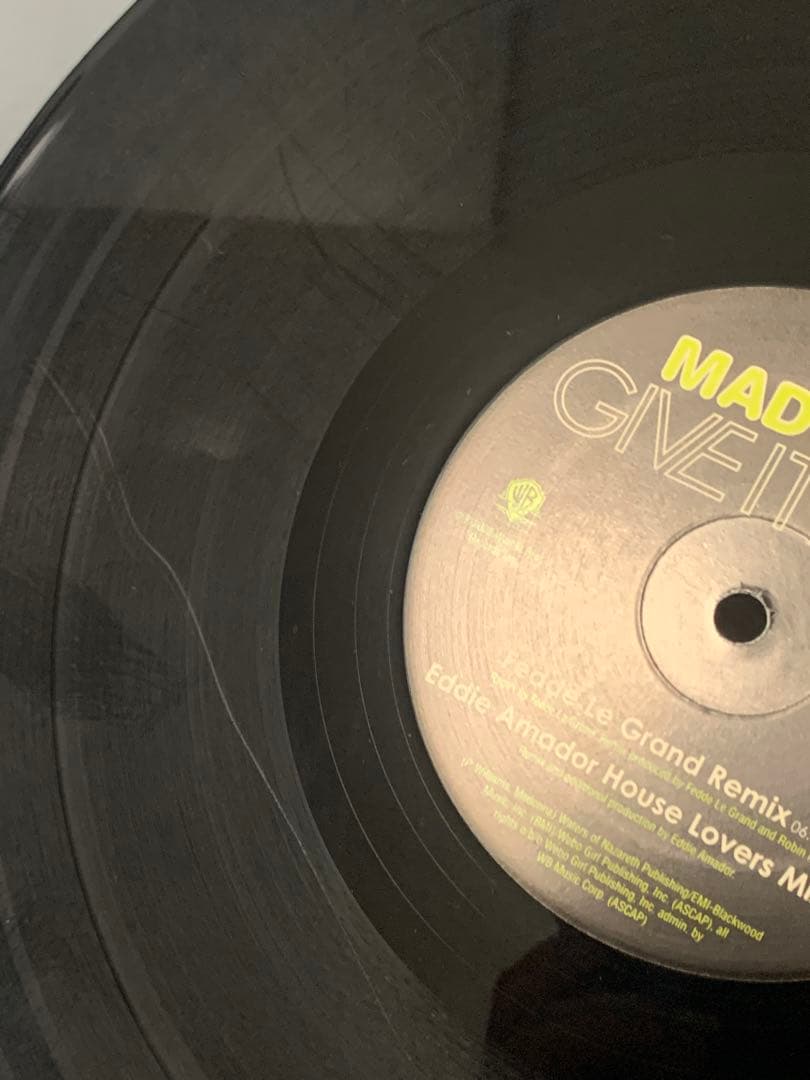洋楽 Madonna Give It 2 Me paul Oakenfold