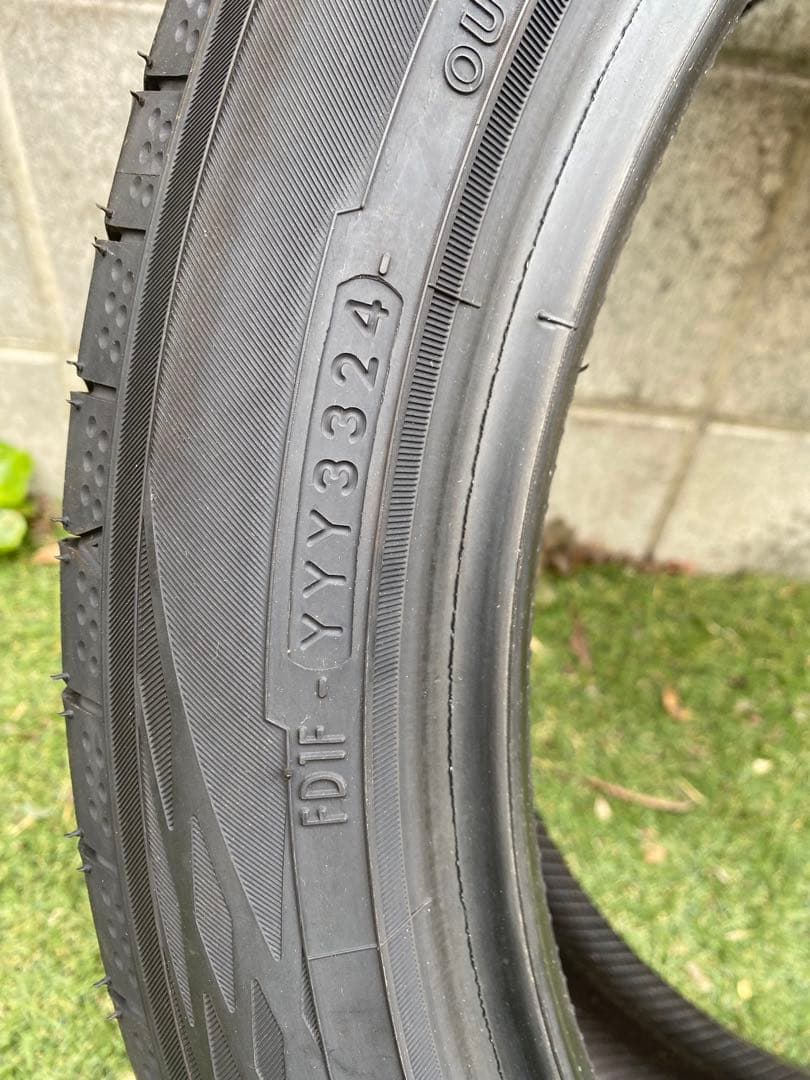 YOKOHAMA Blu Earth-GT 195/50R19 60プリウス装着