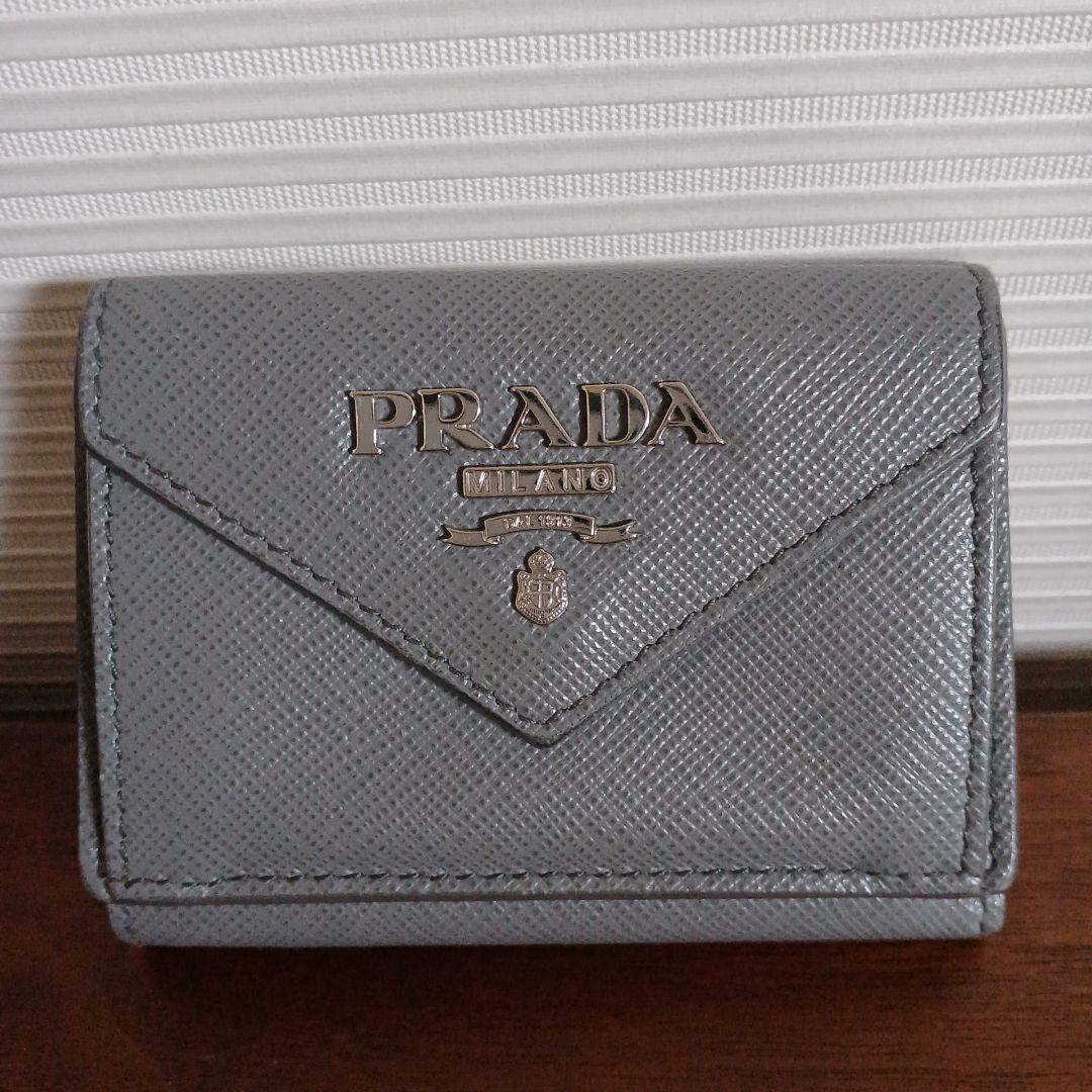 PRADA グレー 三つ折り財布