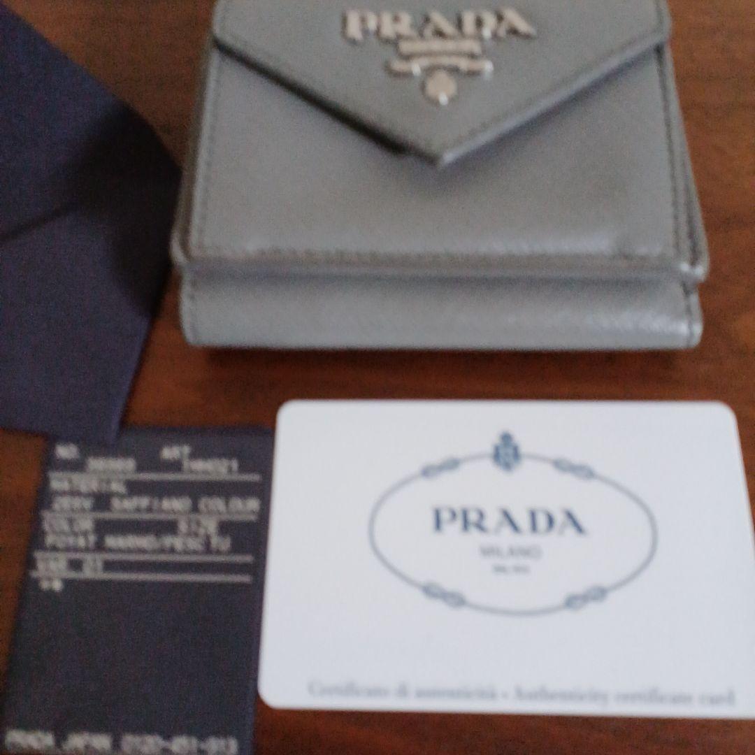 PRADA グレー 三つ折り財布