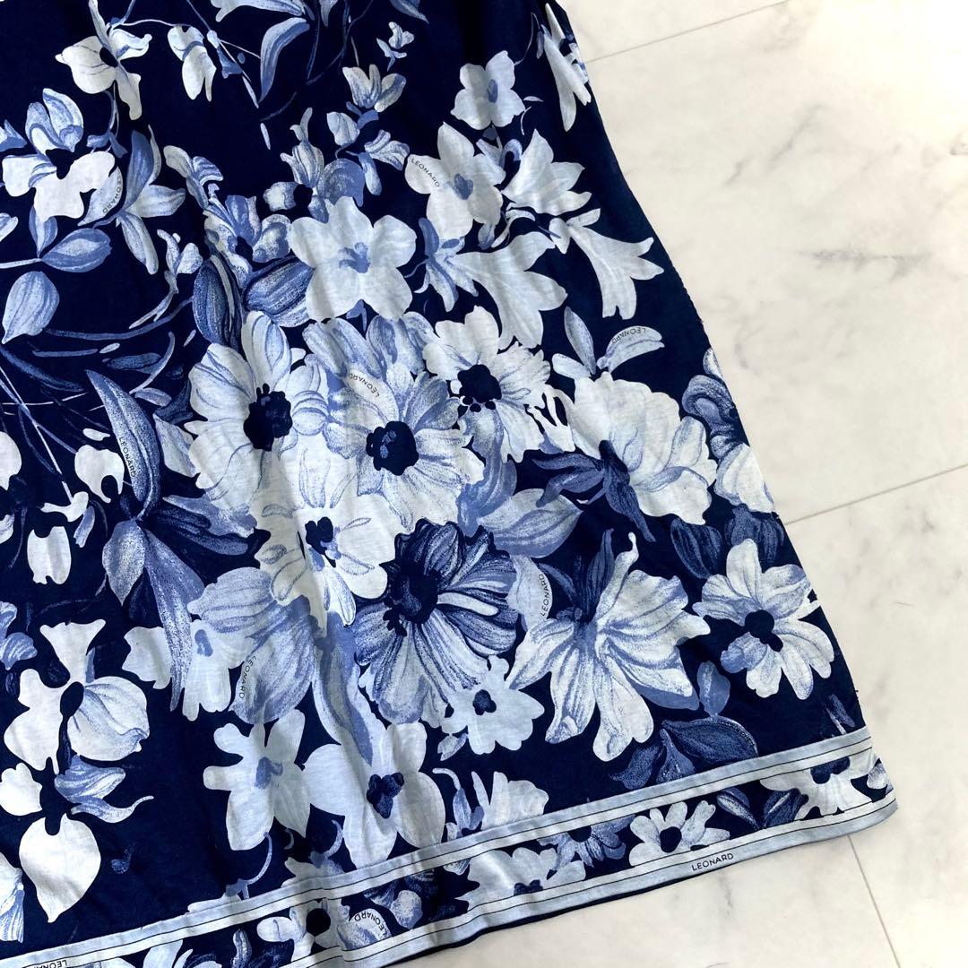 レオナール 半袖 花柄 ひざ丈ワンピース ネイビー