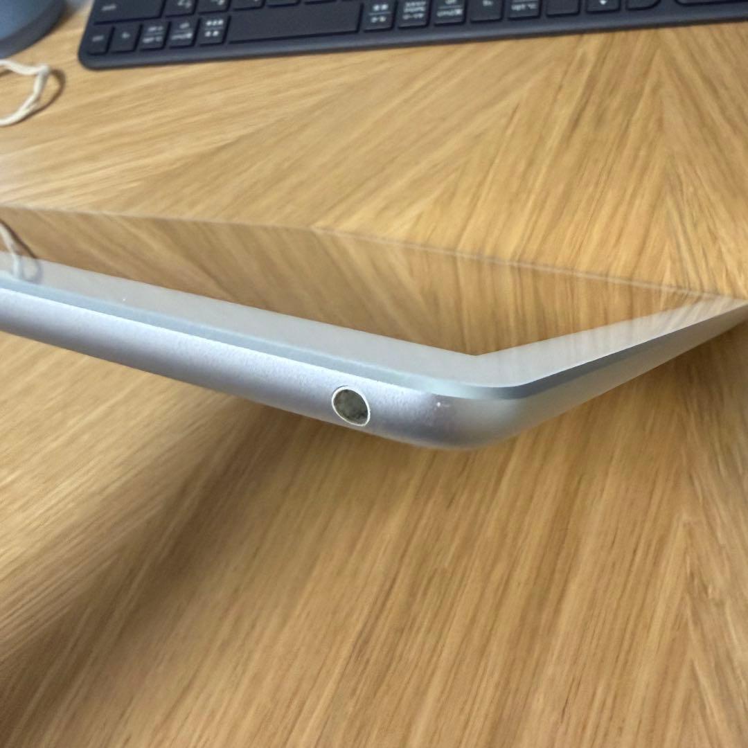 Apple iPad (第5世代) シルバー 本体 MP2J2J/A