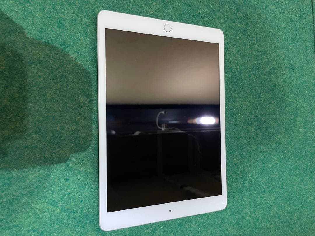 iPad (第7世代) シルバー 32GB WiFi ケース付き②