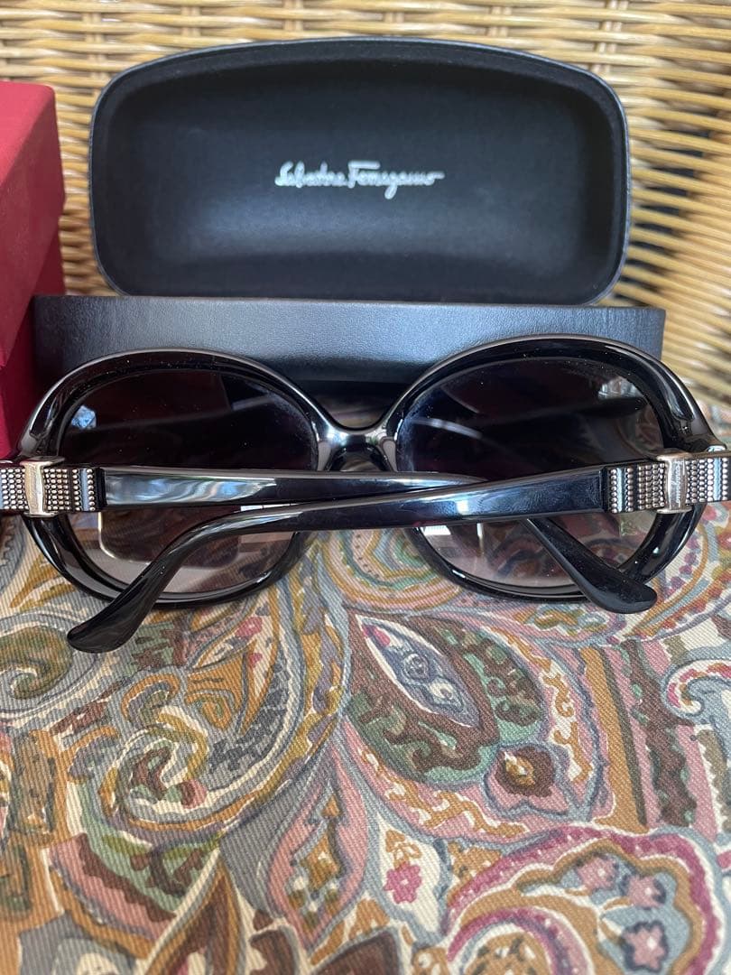 Salvatore Ferragamo サングラス 215