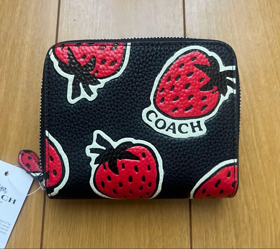 新品　COACH ストロベリー柄　いちご柄　折り財布