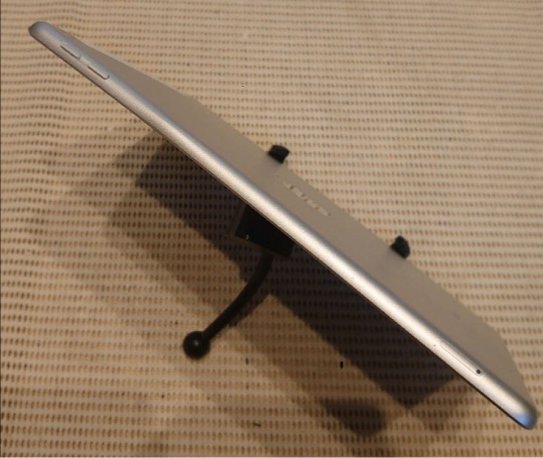 DMPTW完動品SIMフリーiPad第5世代(A1823)本体128GB送料込
