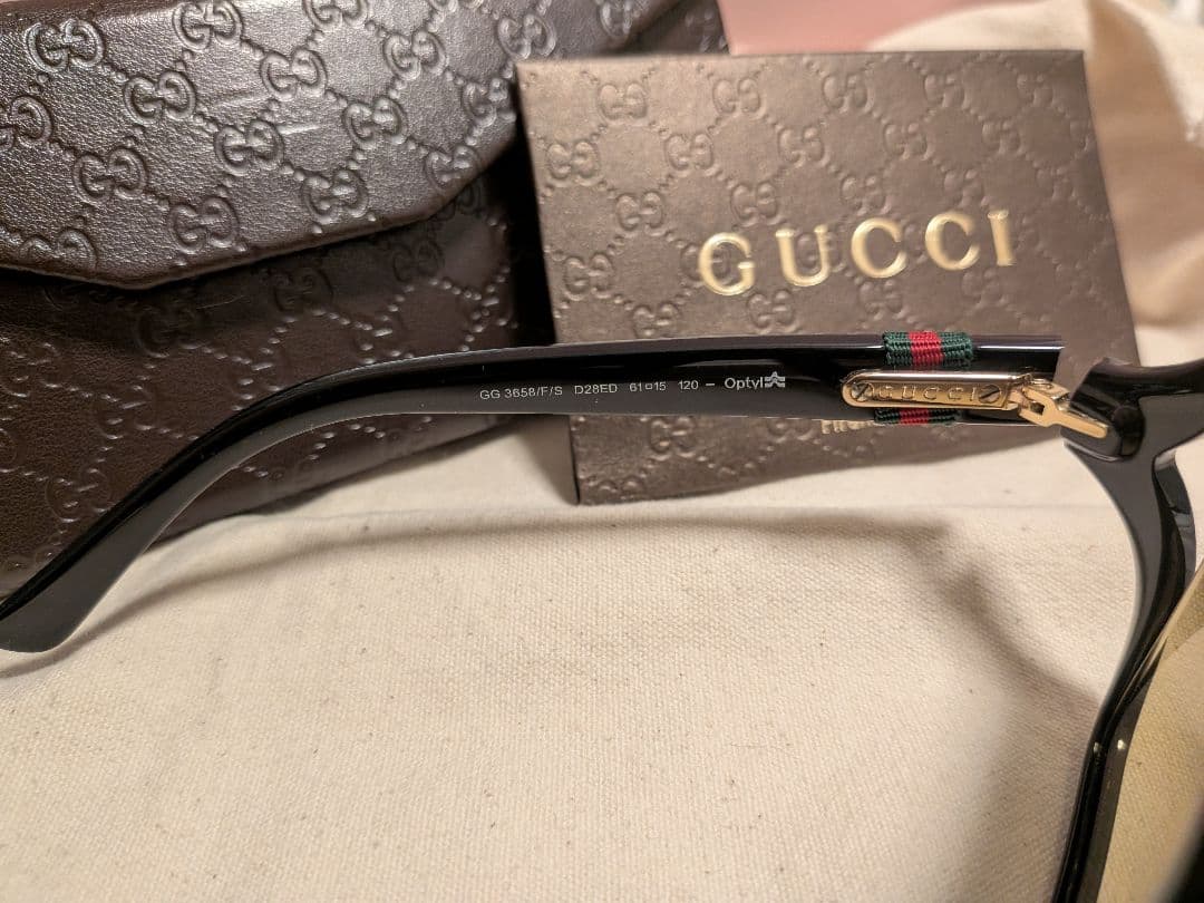 GUCCI スクエア型サングラス