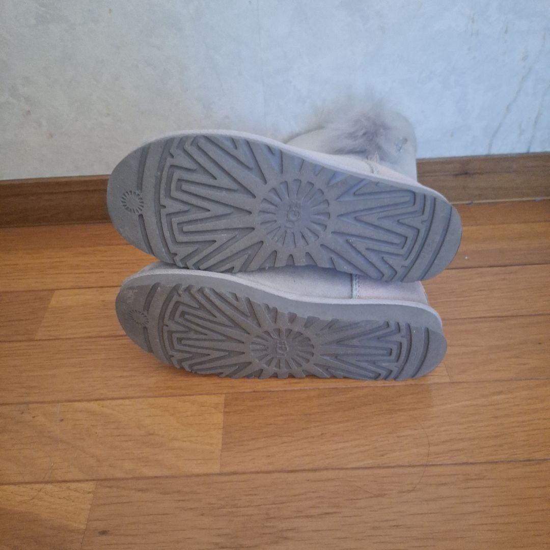 UGGライトグレー ファー付きムートンブーツ