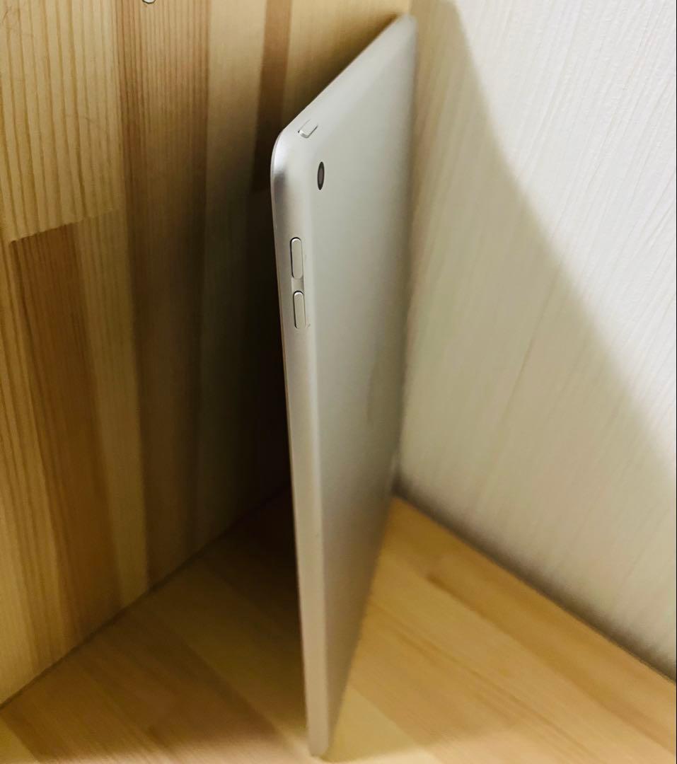 iPad (第7世代) 128GB Wi-Fi シルバー　付属品有り