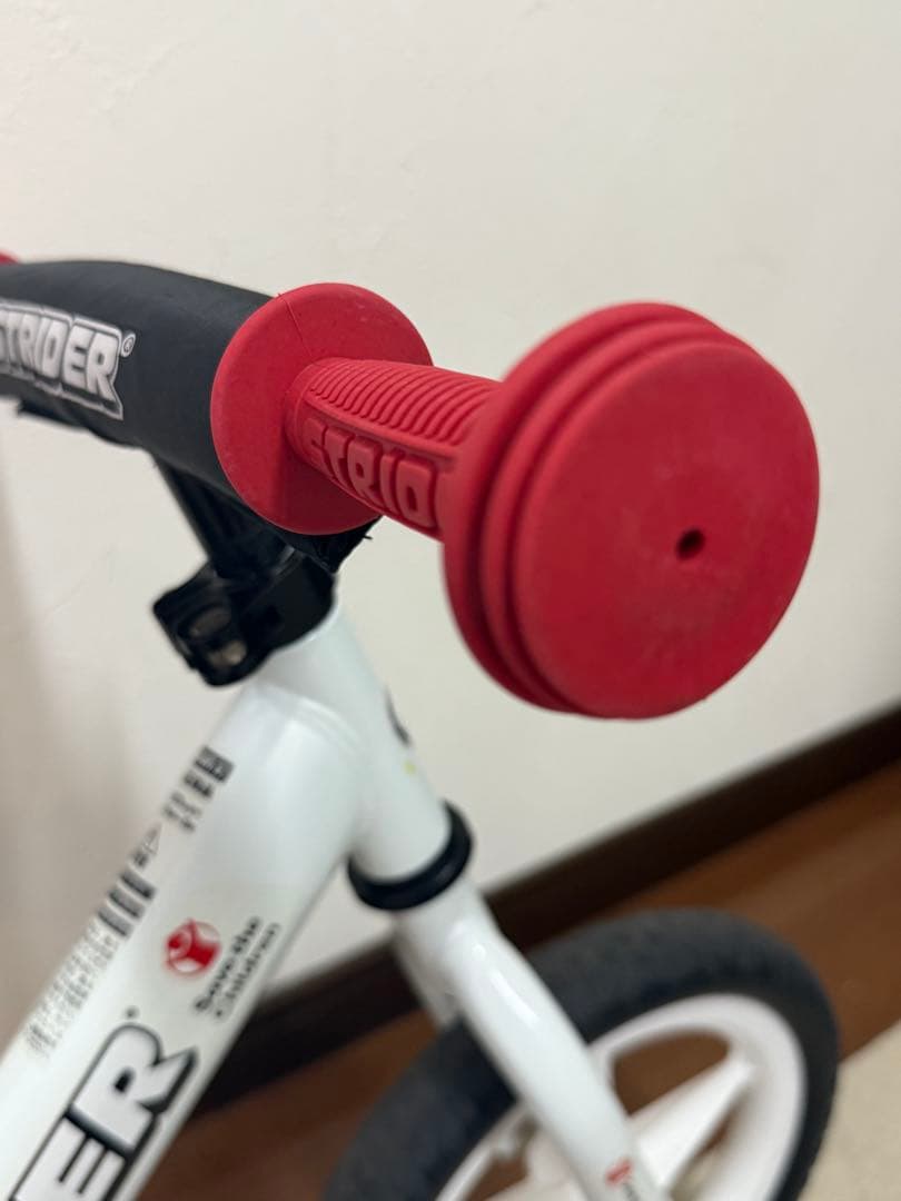 正規品・ストライダー　組み立て済 梱包・発送たのめる便 セーブザチルドレンモデル