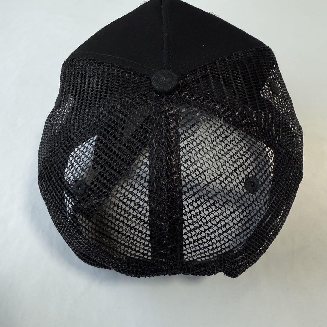 AMIRI 刺繍ロゴ ブラックトラッカーキャップ