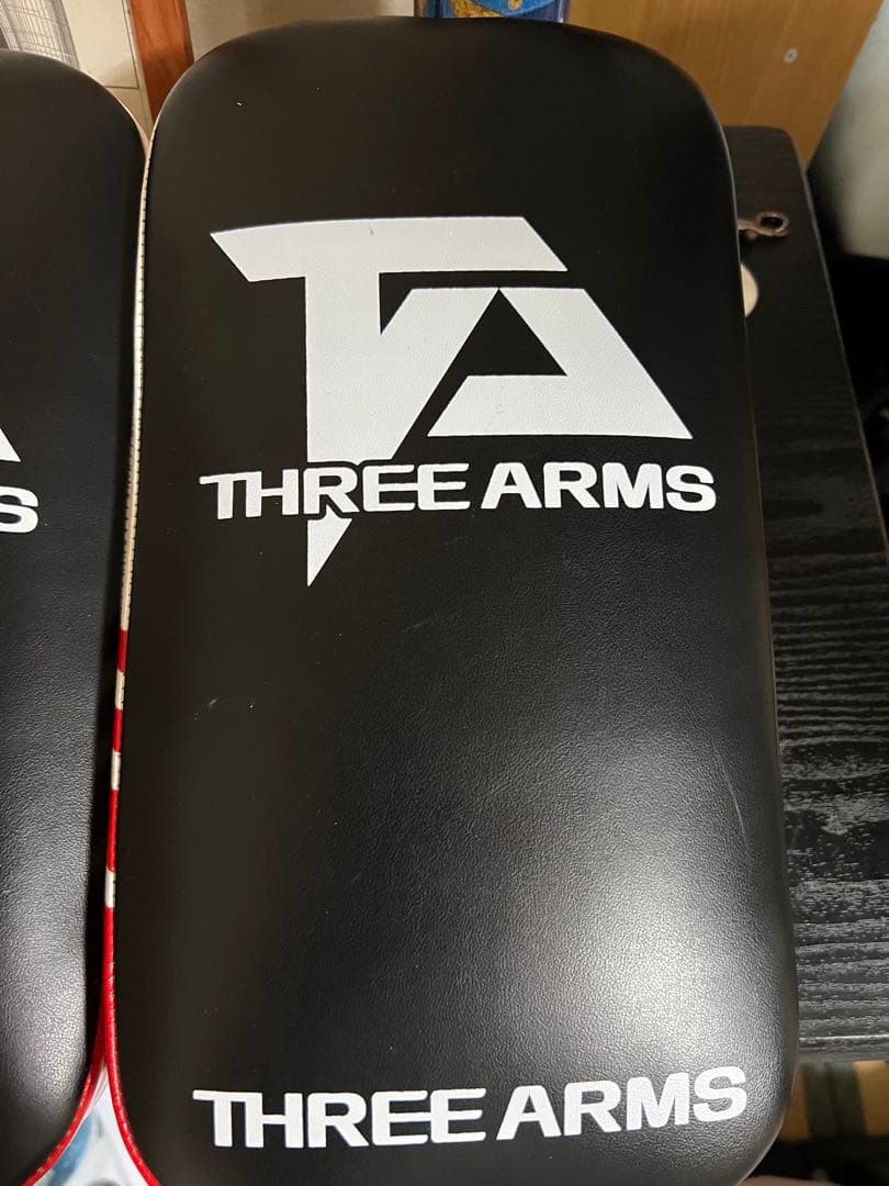 THREE ARMS キックミット 黒/赤