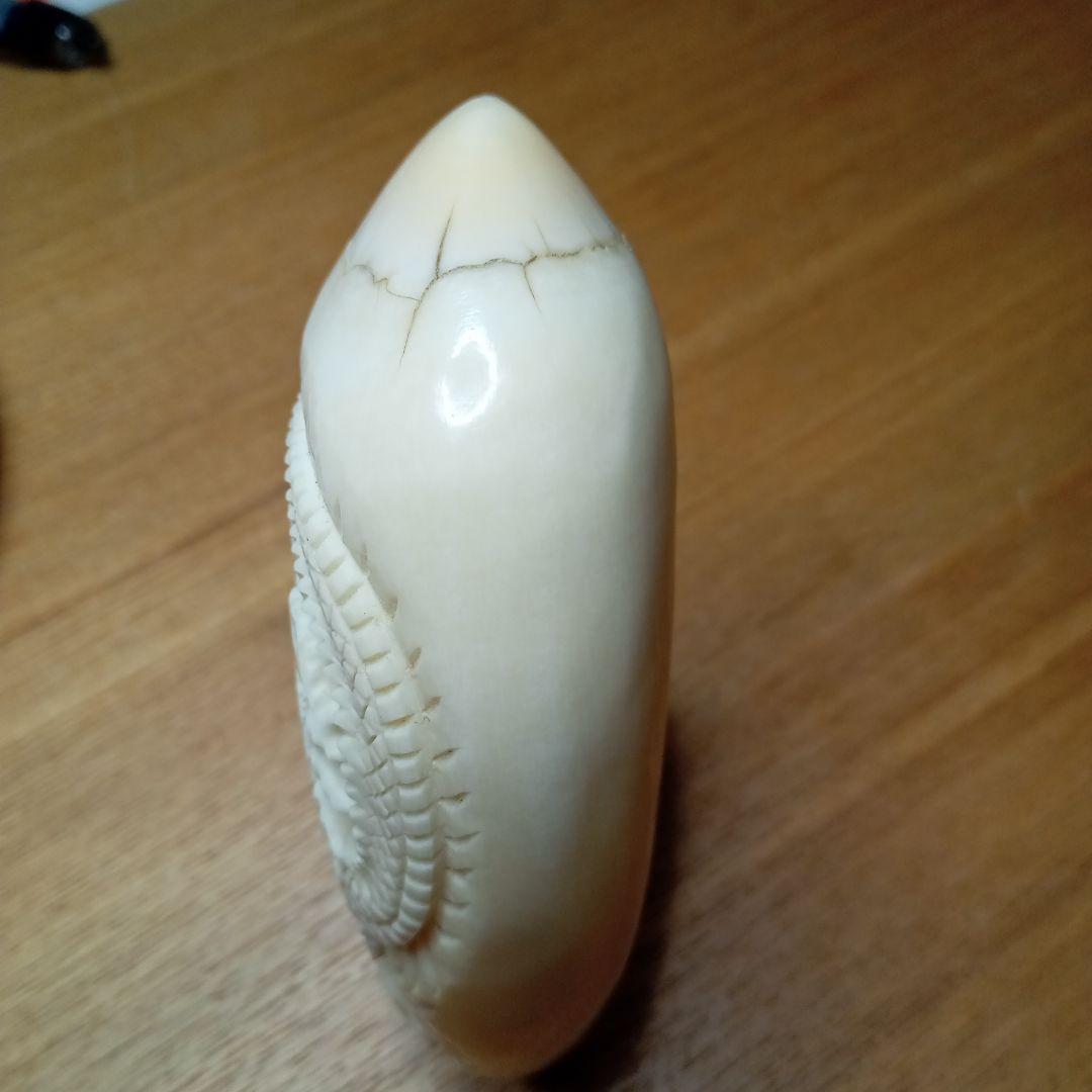 鯨歯の彫刻