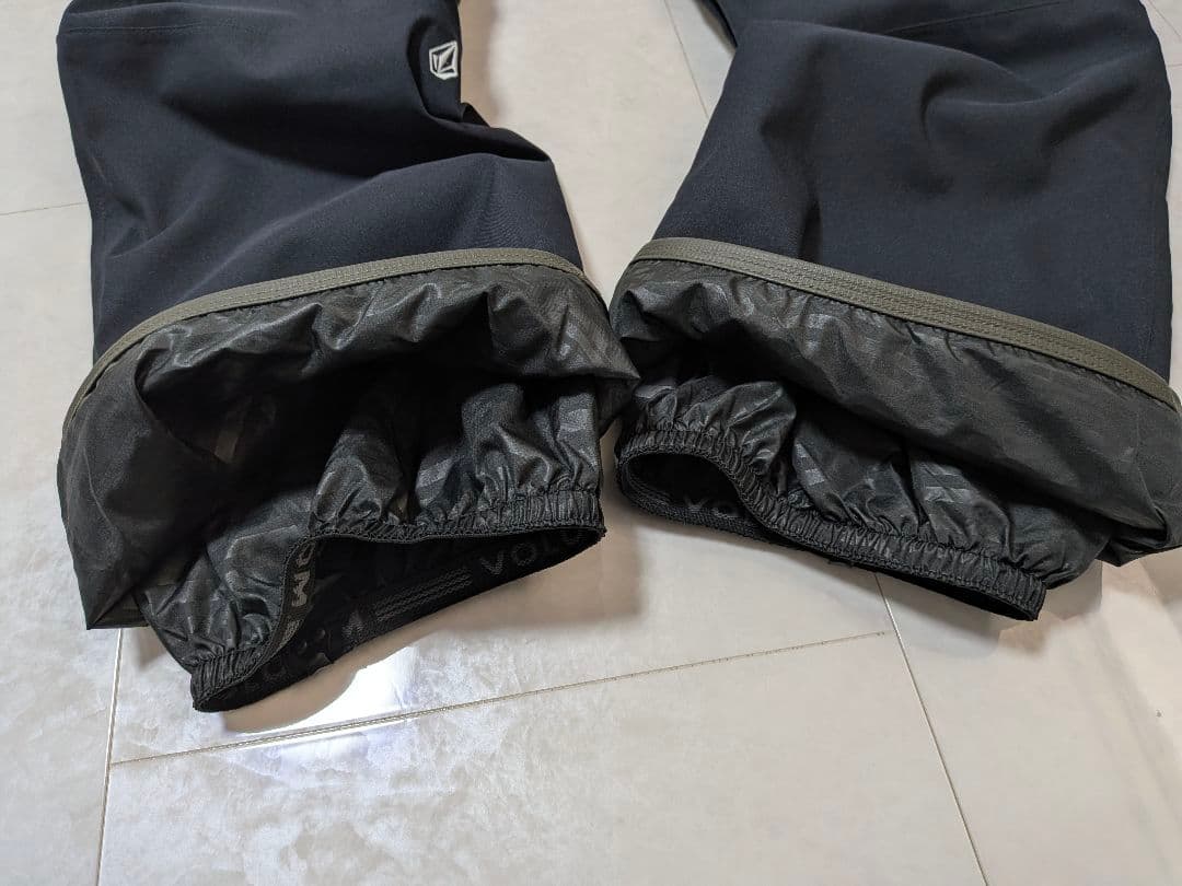 【超美品】VOLCOM リブパンツ オーバーオール スノーボードウェア Mサイズ