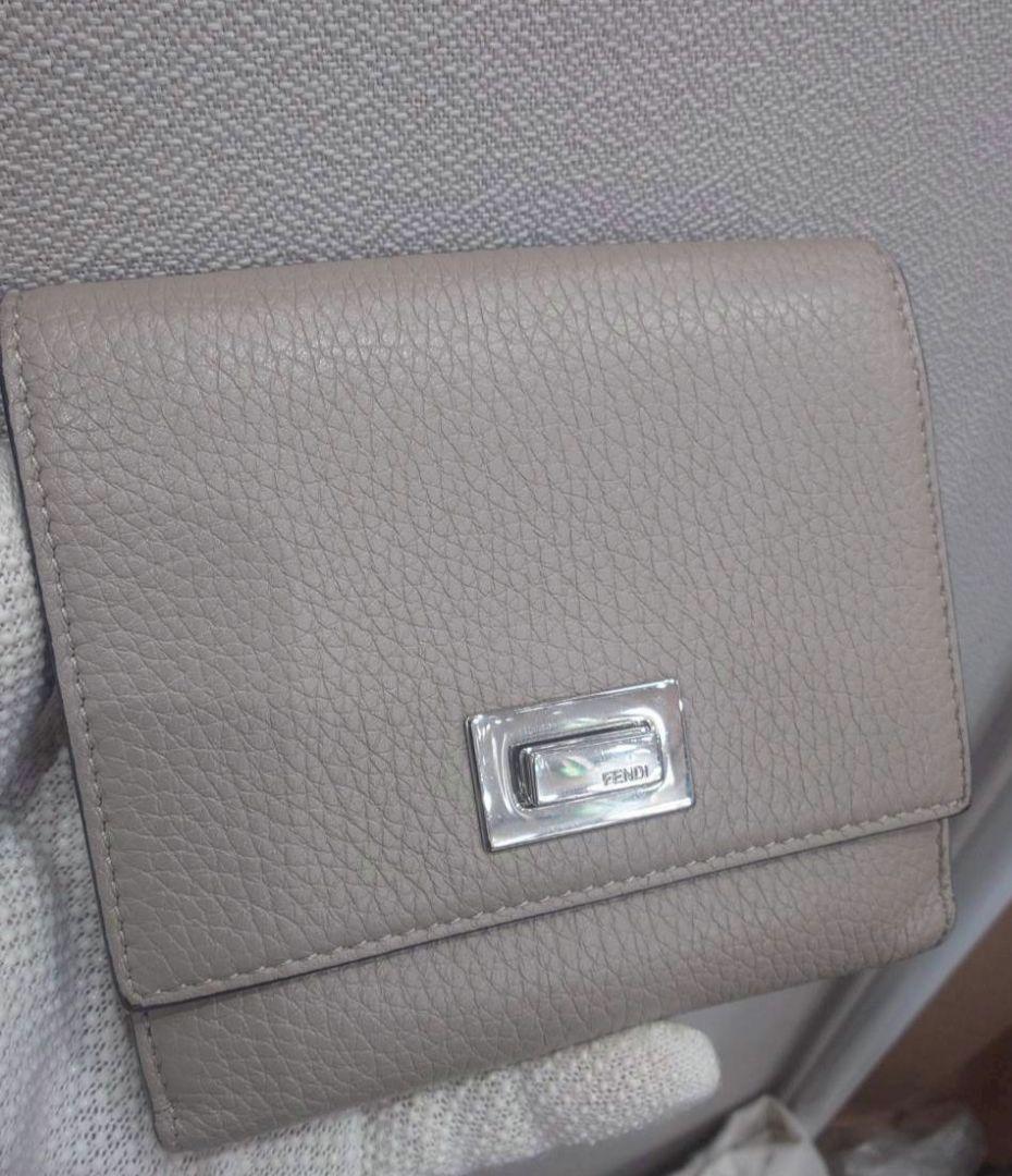 シ*☆様 良品 フェンディ ピーカブー 折り財布 グレージュ