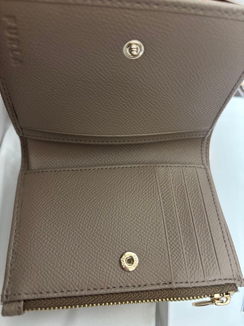 FURLA 財布　スリム　二つ折り財布