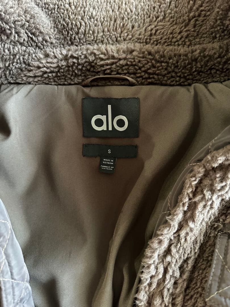 alo yoga シェルパ エッジ シャケット