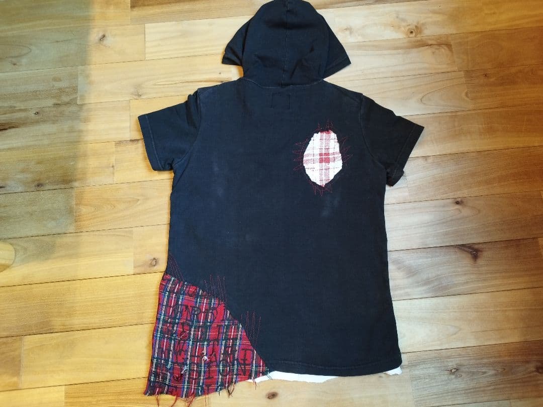 h.NAOTO ANARCHY フード付き黒Tシャツ 赤チェック エイチナオト