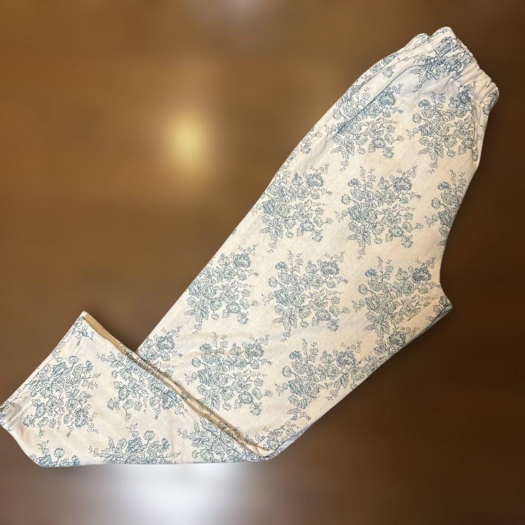 新品タグ付き【LAURA ASHLEY 】婦人パジャマ 冬物パジャマ Mサイズ