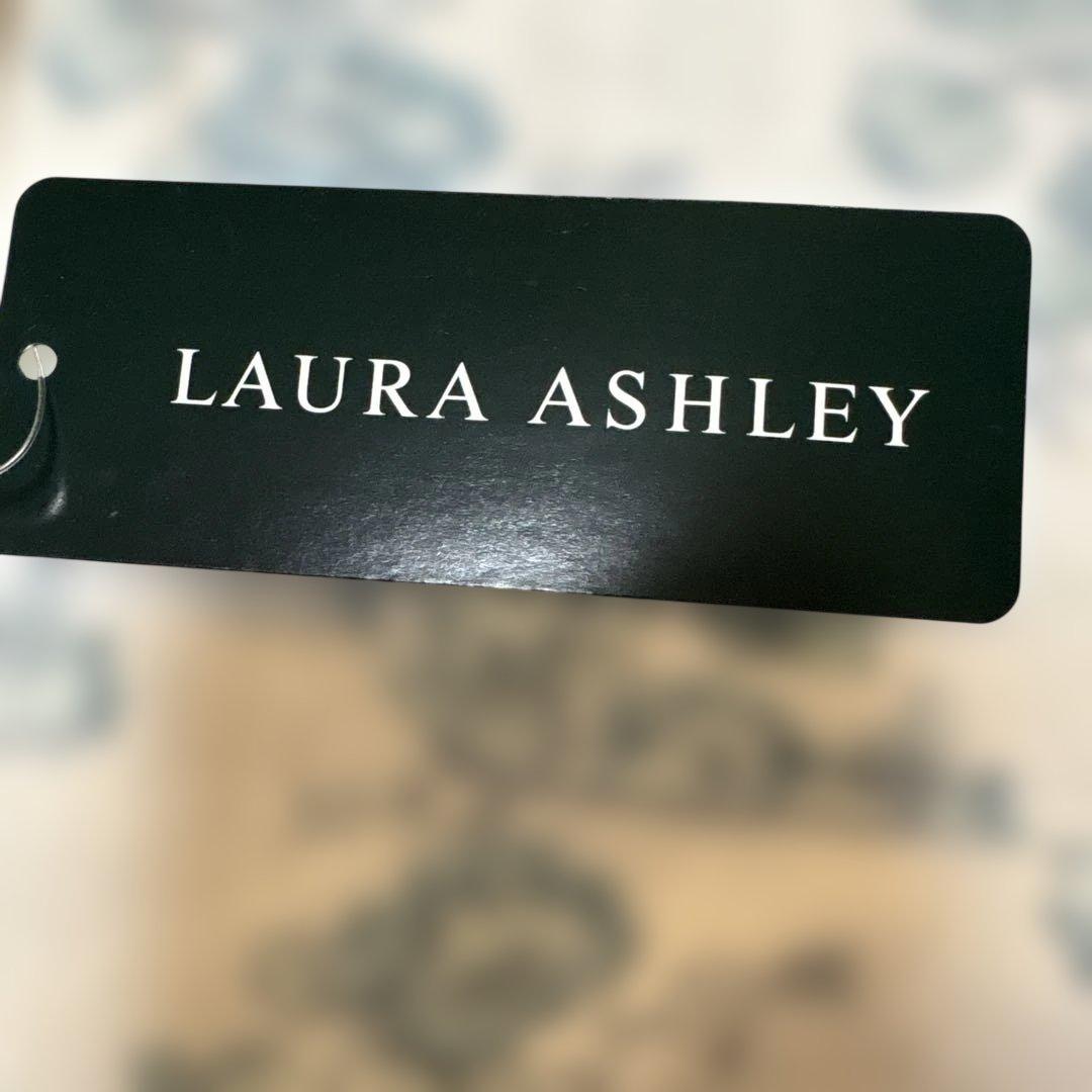 新品タグ付き【LAURA ASHLEY 】婦人パジャマ 冬物パジャマ Mサイズ
