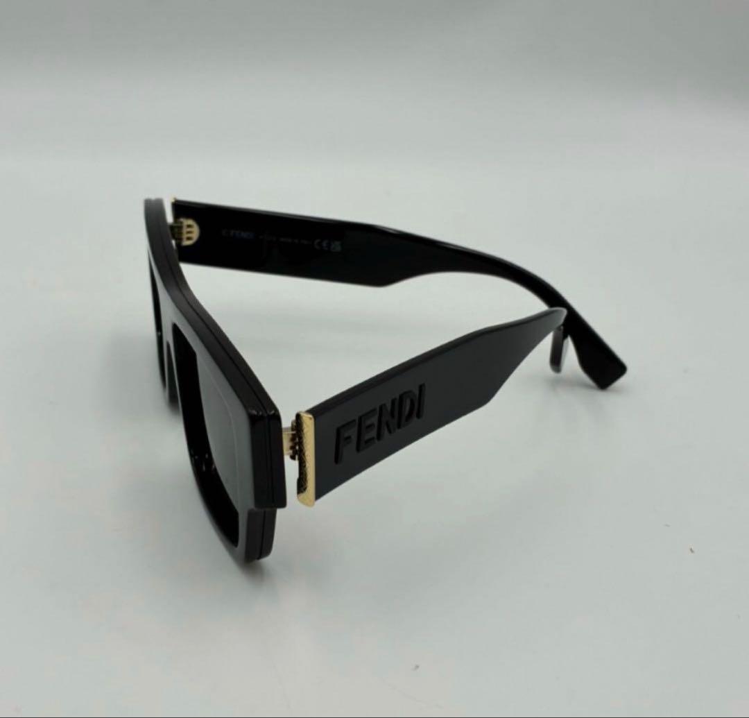 FENDI ブラック サングラス 保護袋付き
