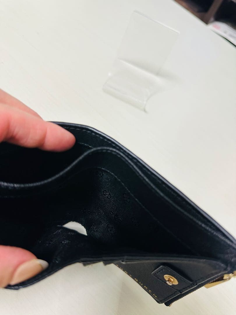 美品　Tory Burch ブラック 二つ折り財布