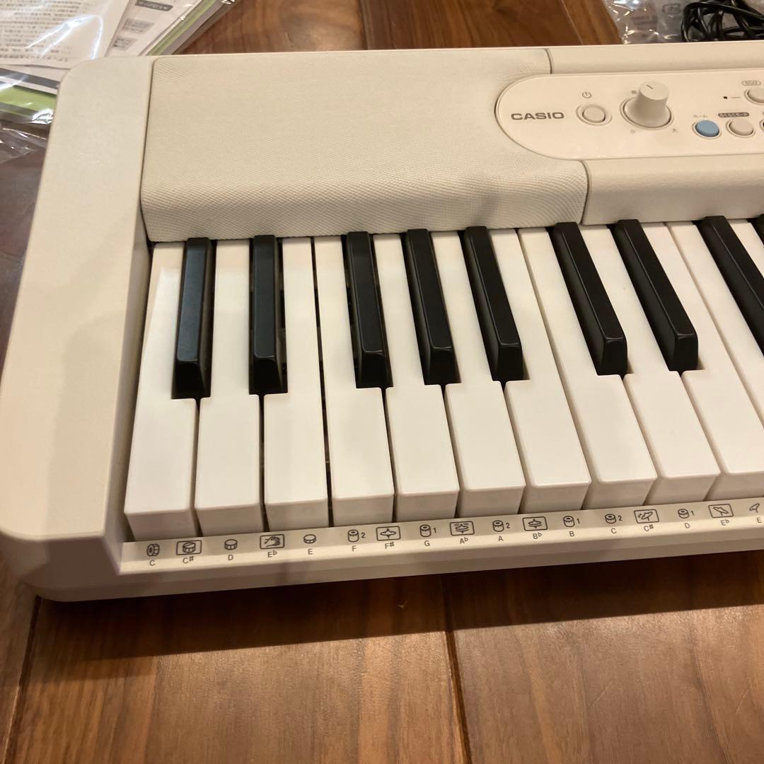 セール13時まで　CASIO LK520 光ナビゲーションキーボード　電子ピアノ